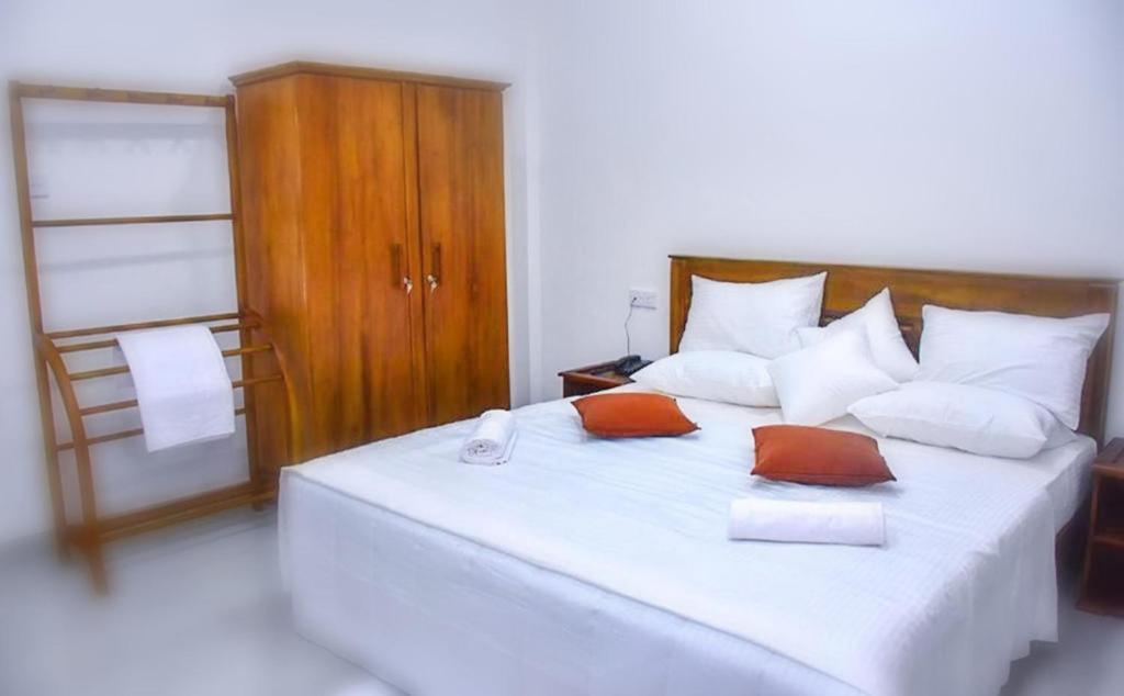 Deluxe Double Room with Balcony at Nine Arch Holiday Resort Ella 