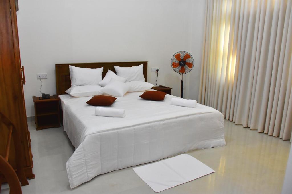 Deluxe Double Room with Balcony Photo 7