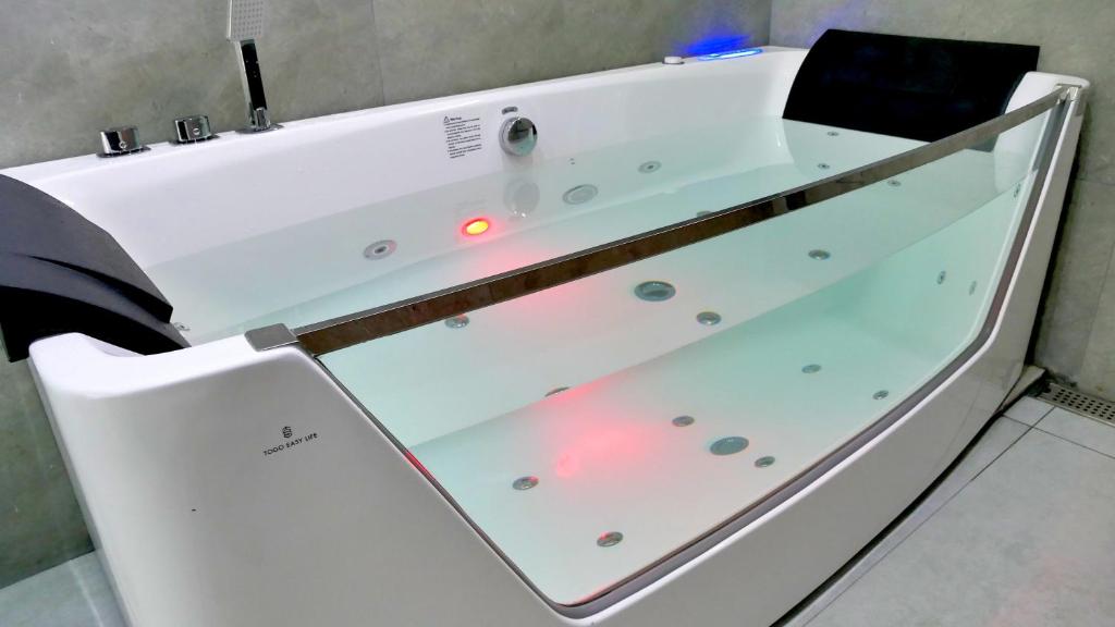 Spa tub - Nine Arch Holiday Resort Ella