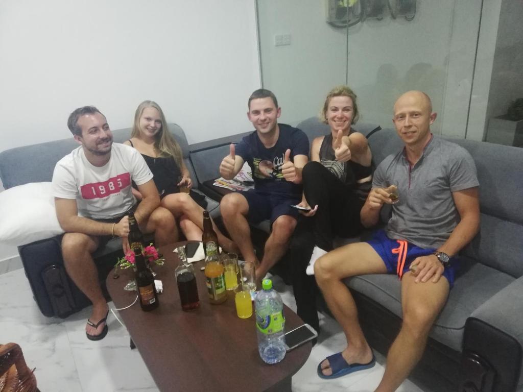 Good Times & Great Friends at Nine Arch Holiday Resort Ella