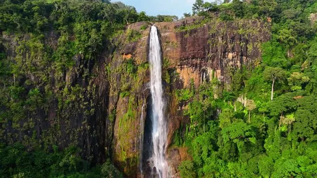 DIYALUMA WATER FALL tourist attraction near Nine Arch Holiday Resort Ella